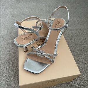 Jewel Badgley Mischka Rhinestone Kitten Heel